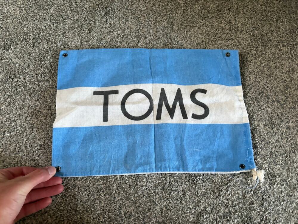 TOMS one size dust bag